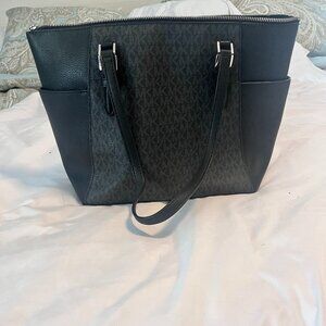 MICHAEL KORS CHARLOTTE LARGE TOP ZIP TOTE BLACK